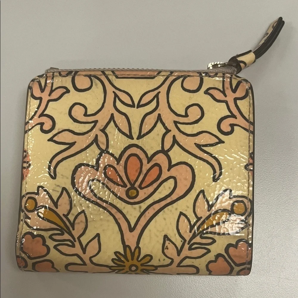 Tory Burch Floral Patterned Wallet in Cream and Peach
